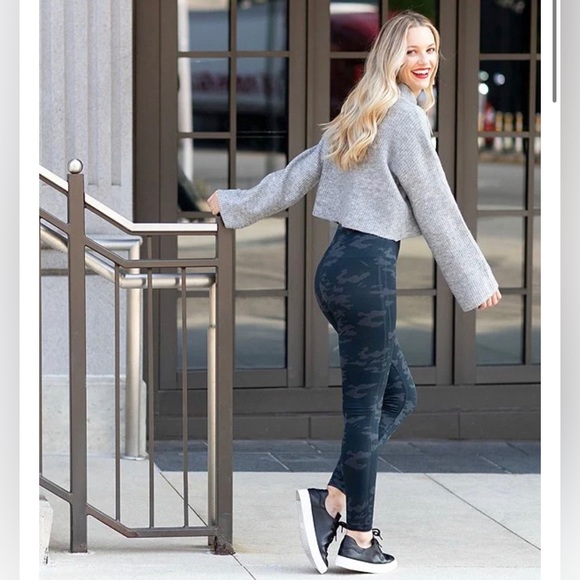 Spanx Look at Me Now Camo Leggings Size Small - Picture 12 of 12